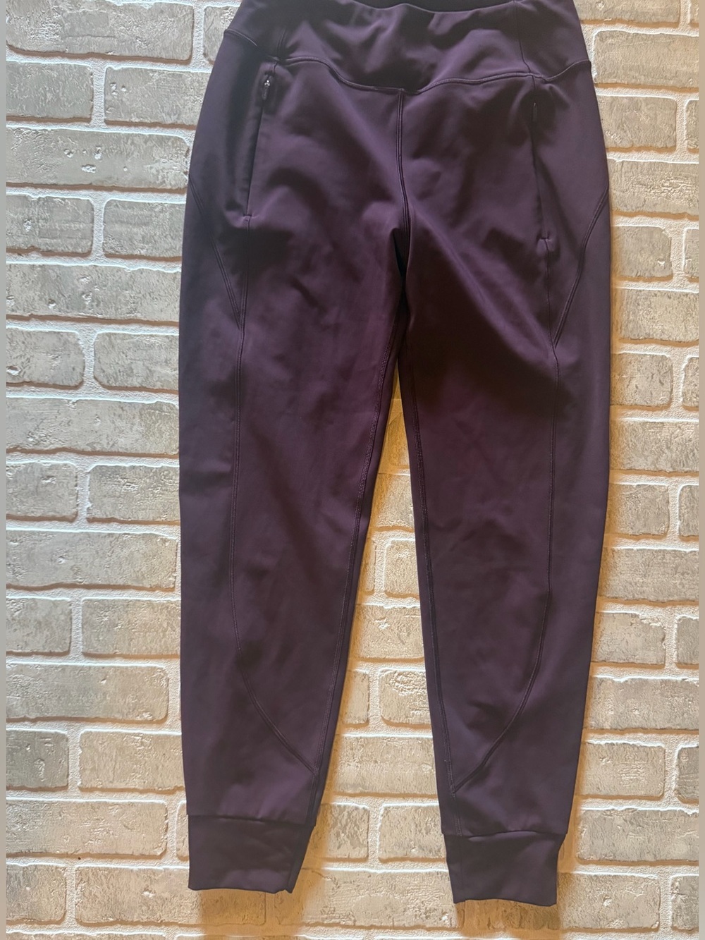Woman’s Athleta Plum Rainier Jogger Leggings with Zip Pockets